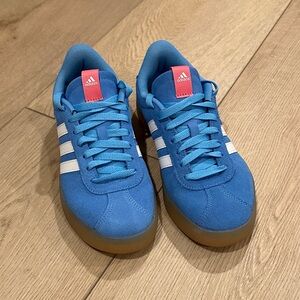 Women's Adidas VL sneaker - like new